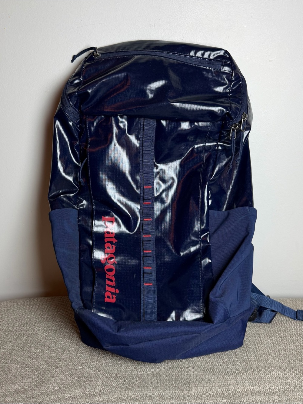 Patagonia Black Hole Pack 25L Backpack Navy Blue Outdoor Travel Daypack 49297